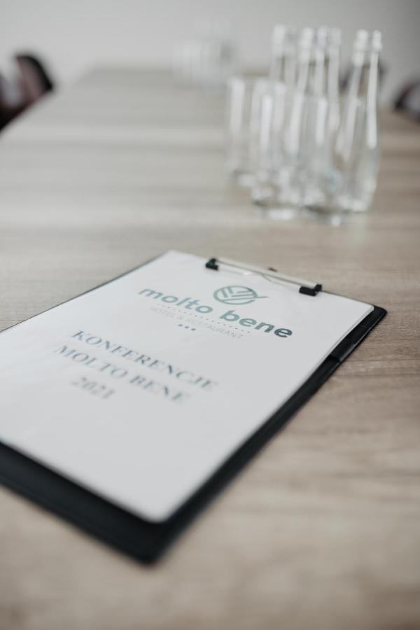 Molto Bene Hotel & Restaurant Skorcz Buitenkant foto