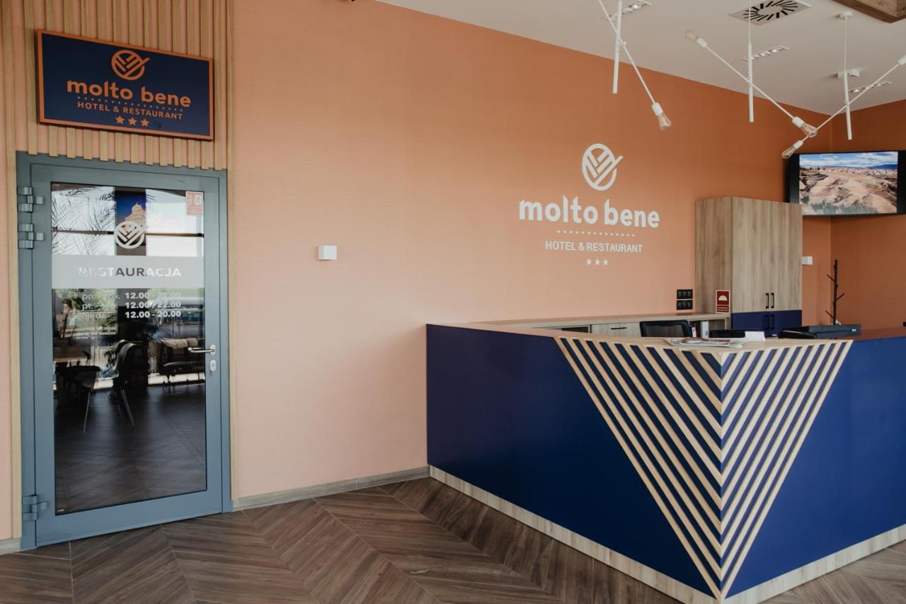 Molto Bene Hotel & Restaurant Skorcz Buitenkant foto